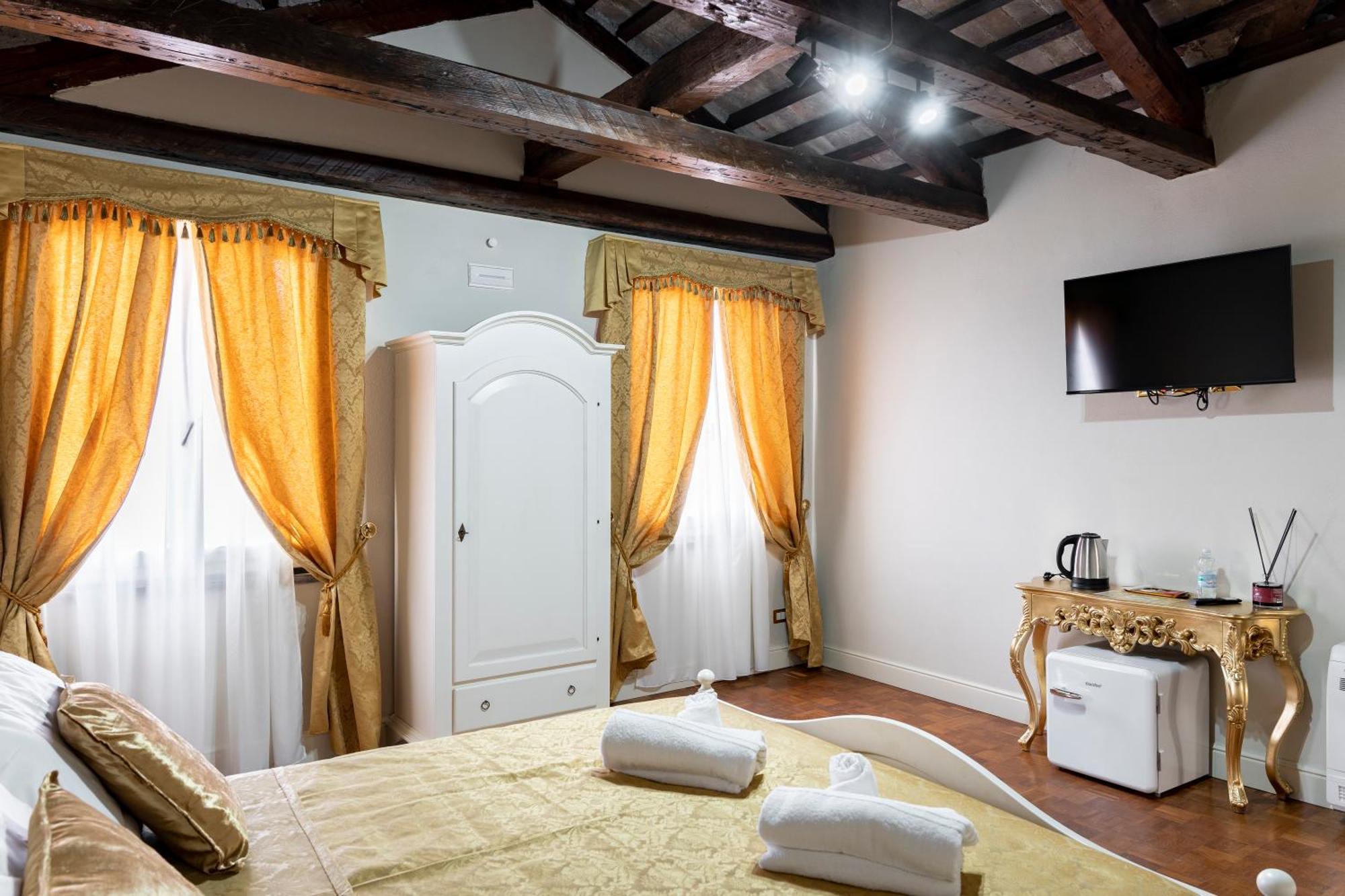 Palazzo Titti Rialto Suites Venetië Buitenkant foto
