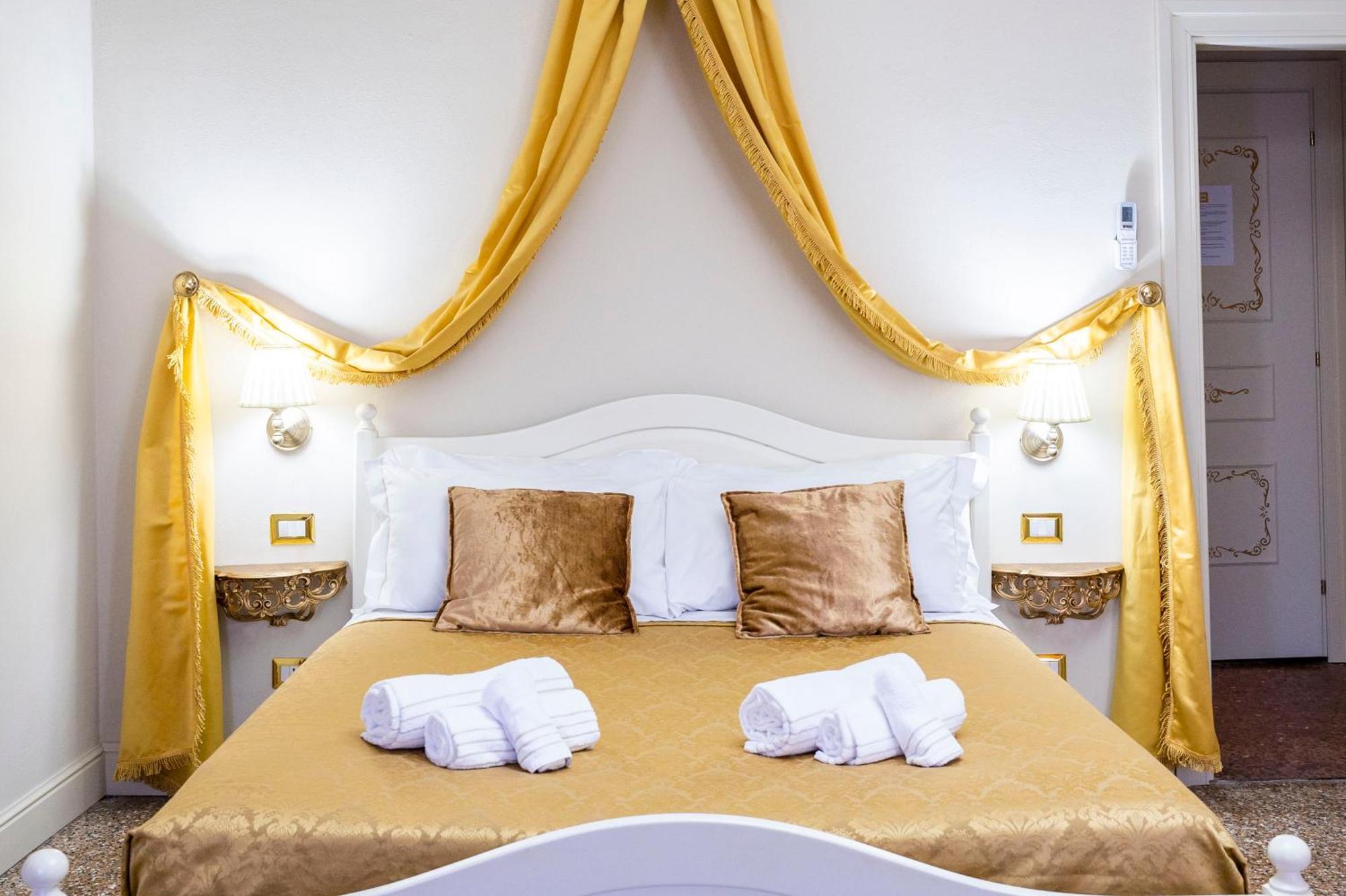 Palazzo Titti Rialto Suites Venetië Buitenkant foto