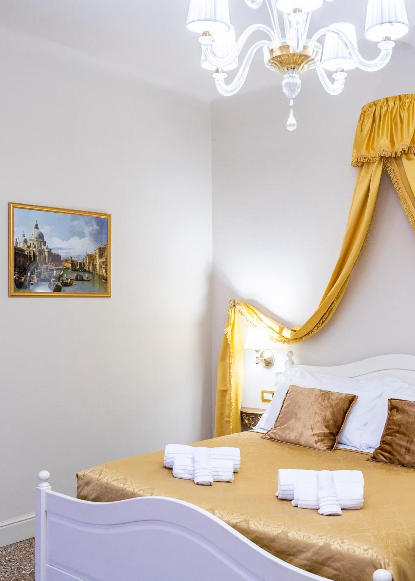 Palazzo Titti Rialto Suites Venetië Buitenkant foto