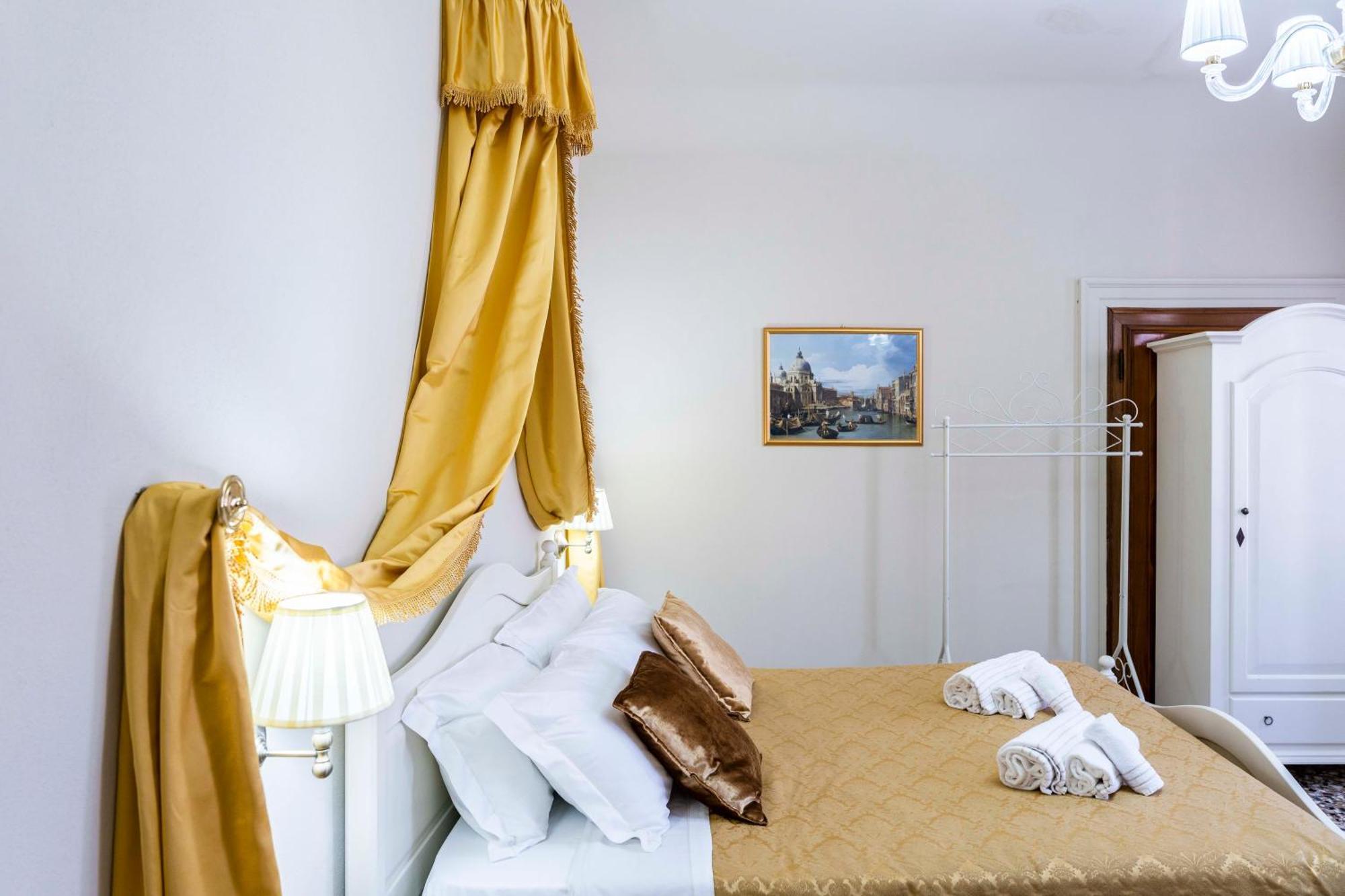 Palazzo Titti Rialto Suites Venetië Buitenkant foto