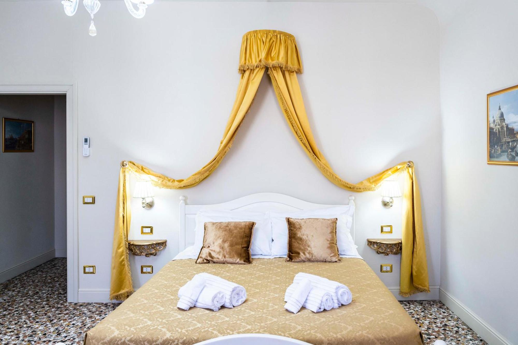 Palazzo Titti Rialto Suites Venetië Buitenkant foto