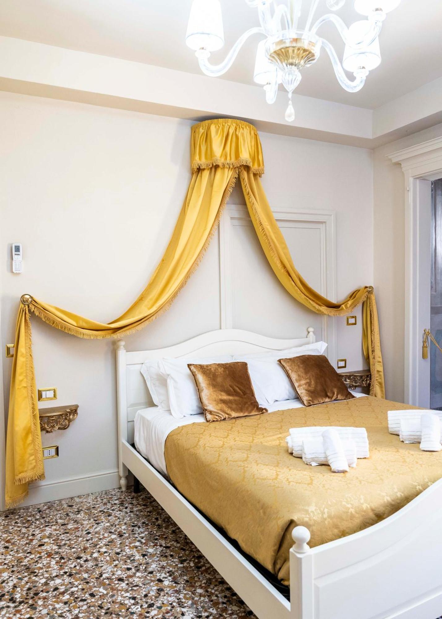Palazzo Titti Rialto Suites Venetië Buitenkant foto