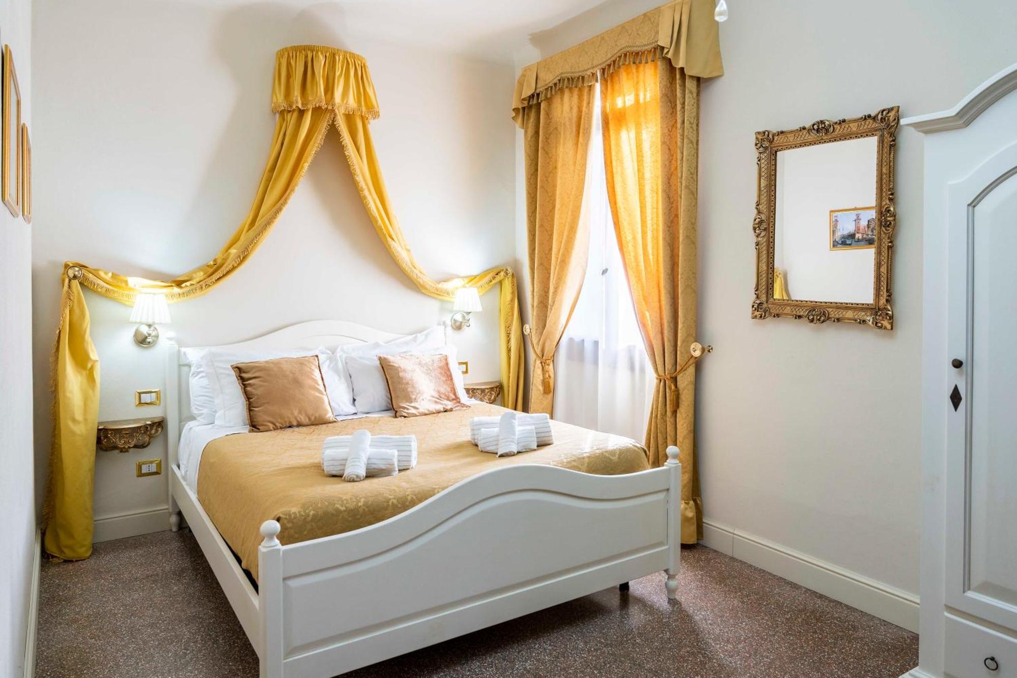 Palazzo Titti Rialto Suites Venetië Buitenkant foto